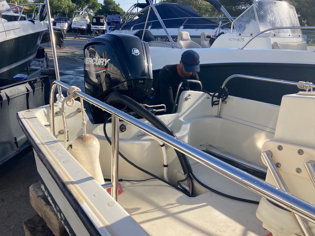 slider 16 Boston Whaler  17 Montauk